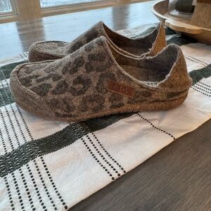 Taos Leopard Print Mules - Brown and Gray